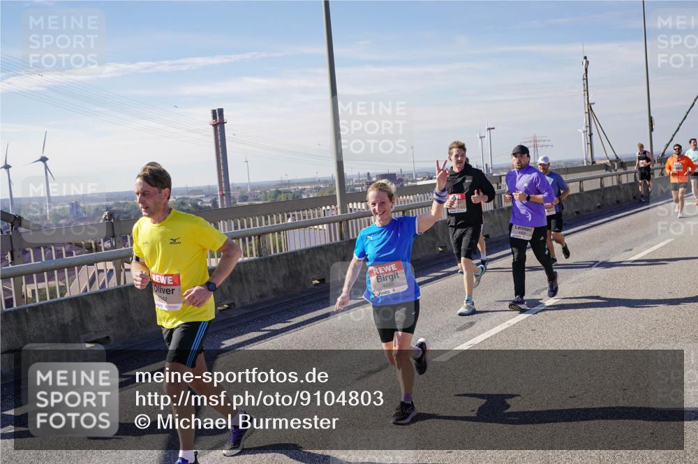 03.10.2025 - Köhlbrandbrückenlauf Michael Burmester http://msf.ph/oto/9104803 03.10.2025 12:48:51 Position 2 042, 4685, 4424 meine-sportfotos.de
