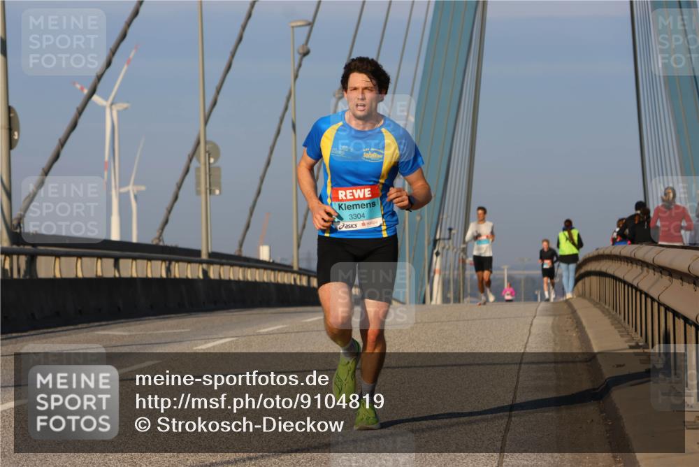 03.10.2025 - Köhlbrandbrückenlauf Strokosch-Dieckow http://msf.ph/oto/9104819 03.10.2025 09:31:16 Position 2 3304 meine-sportfotos.de
