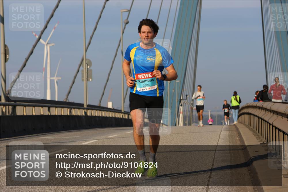 03.10.2025 - Köhlbrandbrückenlauf Strokosch-Dieckow http://msf.ph/oto/9104824 03.10.2025 09:31:16 Position 2 3304 meine-sportfotos.de
