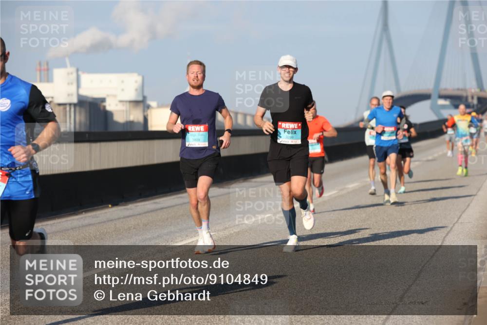03.10.2025 - Köhlbrandbrückenlauf Lena Gebhardt http://msf.ph/oto/9104849 03.10.2025 09:38:48 Position 2 3809, 3299 meine-sportfotos.de