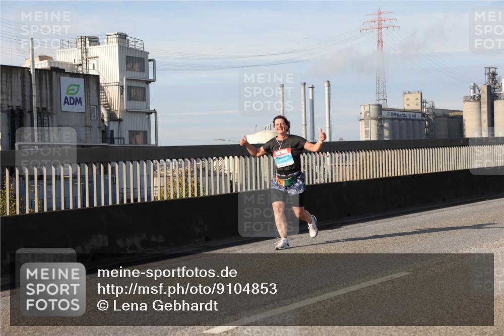 03.10.2025 - Köhlbrandbrückenlauf Lena Gebhardt http://msf.ph/oto/9104853 03.10.2025 10:12:42 Position 2 2936 meine-sportfotos.de