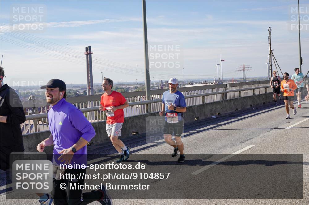 03.10.2025 - Köhlbrandbrückenlauf Michael Burmester http://msf.ph/oto/9104857 03.10.2025 12:48:53 Position 2 442 meine-sportfotos.de