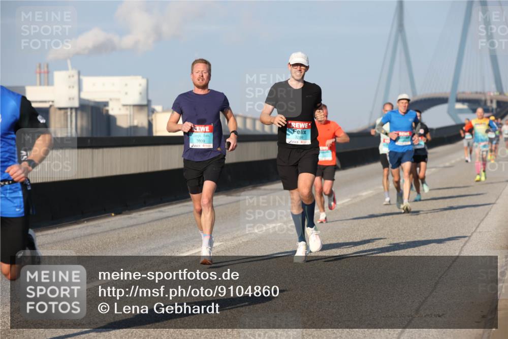 03.10.2025 - Köhlbrandbrückenlauf Lena Gebhardt http://msf.ph/oto/9104860 03.10.2025 09:38:48 Position 2 3809, 3299 meine-sportfotos.de