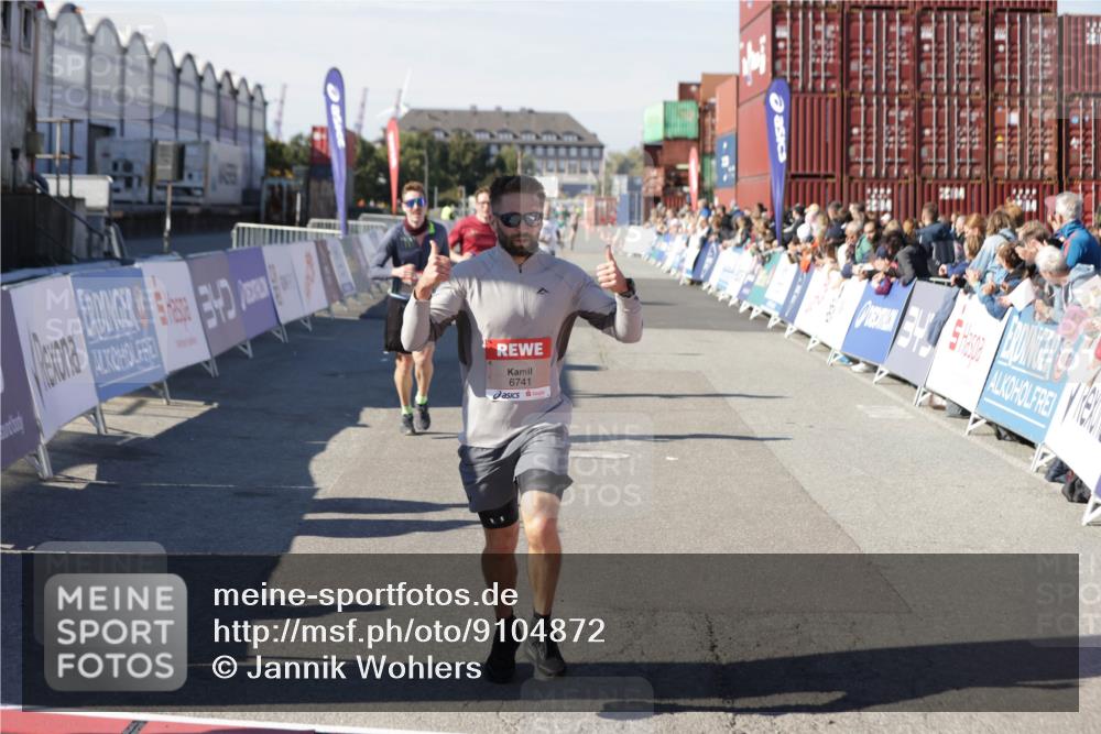 03.10.2025 - Köhlbrandbrückenlauf Jannik Wohlers http://msf.ph/oto/9104872 03.10.2025 12:58:25 Ziel 4083, 4099, 5775, 6152, 6617, 6717, 6732, 6741 meine-sportfotos.de