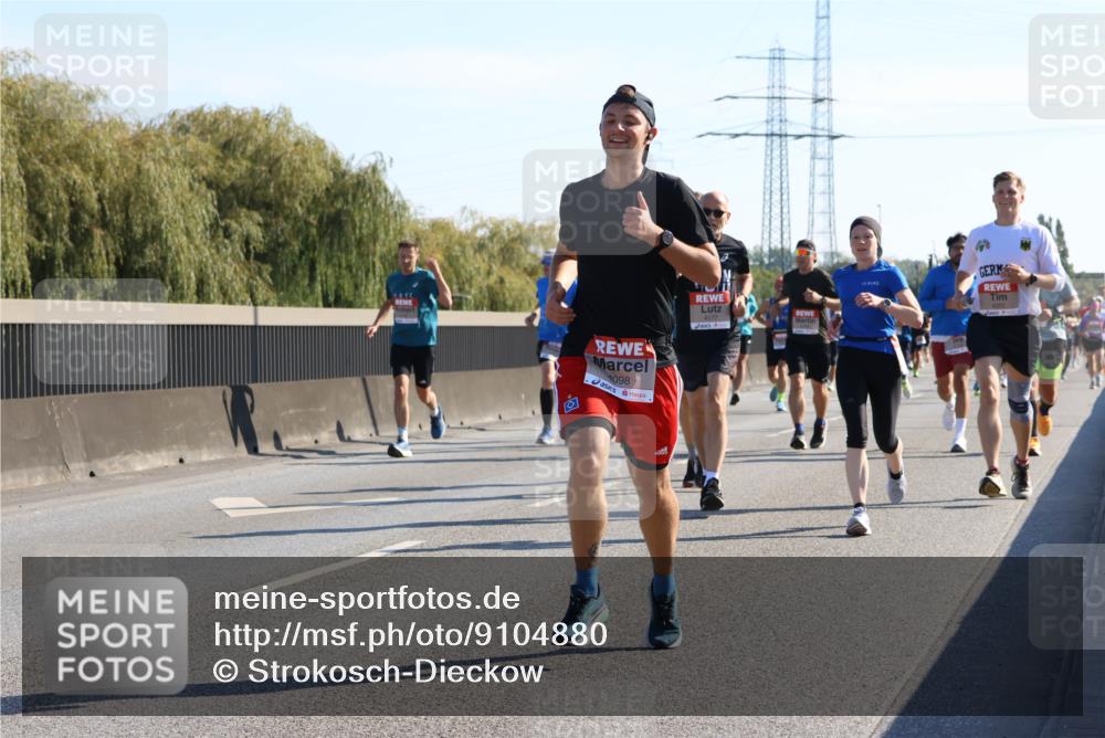 03.10.2025 - Köhlbrandbrückenlauf Strokosch-Dieckow http://msf.ph/oto/9104880 03.10.2025 12:13:57 Position 3 4098 meine-sportfotos.de