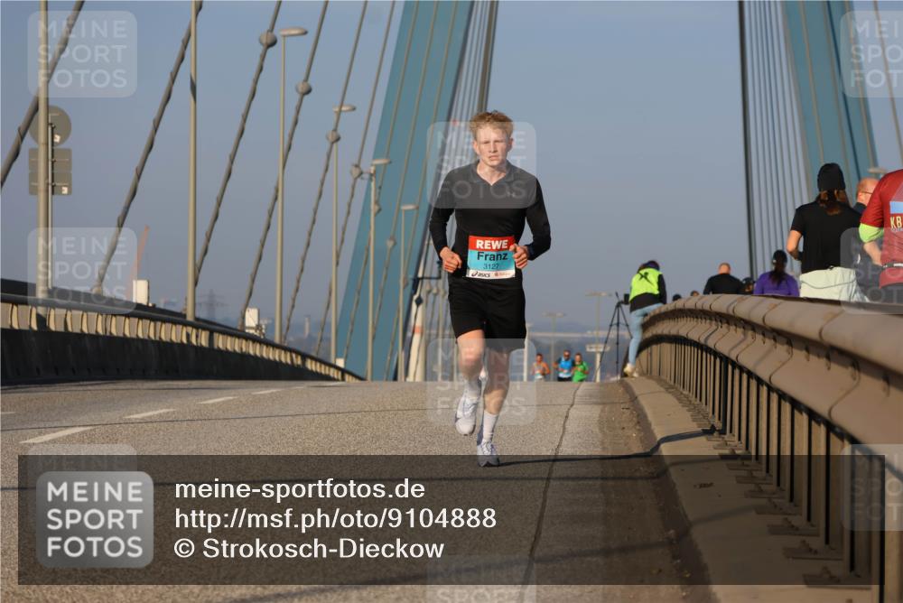 03.10.2025 - Köhlbrandbrückenlauf Strokosch-Dieckow http://msf.ph/oto/9104888 03.10.2025 09:31:33 Position 2 3127 meine-sportfotos.de