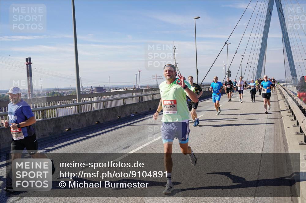 03.10.2025 - Köhlbrandbrückenlauf Michael Burmester http://msf.ph/oto/9104891 03.10.2025 12:48:53 Position 2 6588 meine-sportfotos.de