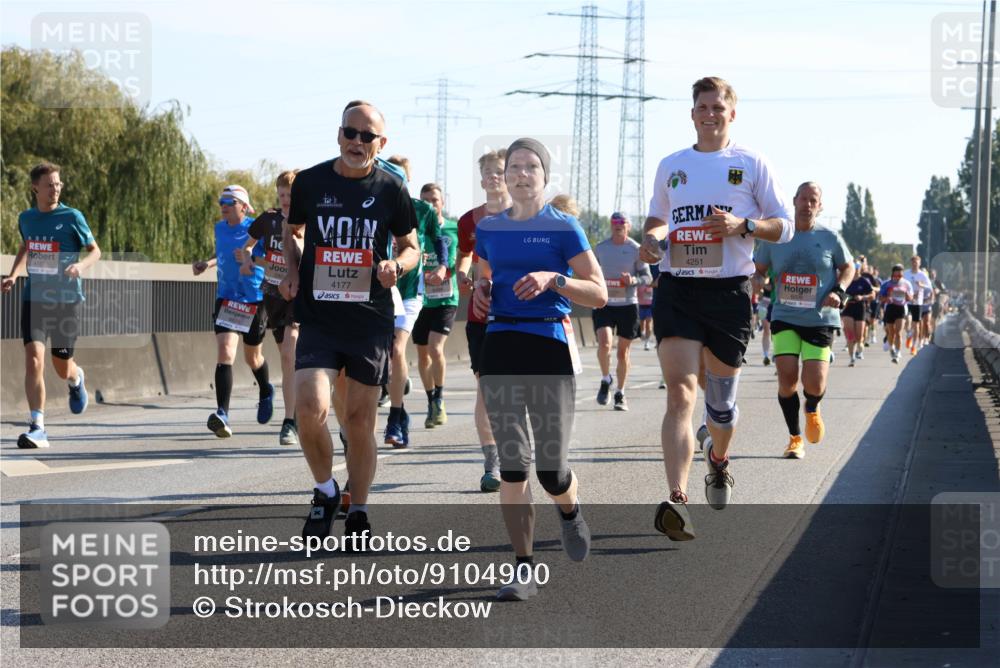 03.10.2025 - Köhlbrandbrückenlauf Strokosch-Dieckow http://msf.ph/oto/9104900 03.10.2025 12:13:59 Position 3 00, 4137, 4177, 4251 meine-sportfotos.de