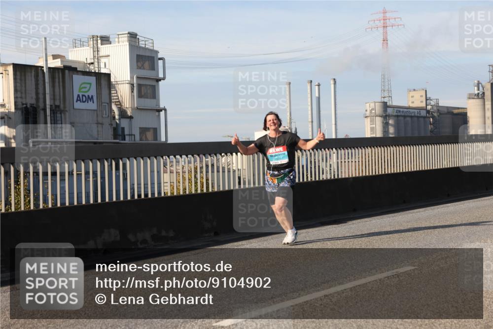 03.10.2025 - Köhlbrandbrückenlauf Lena Gebhardt http://msf.ph/oto/9104902 03.10.2025 10:12:42 Position 2 2936 meine-sportfotos.de