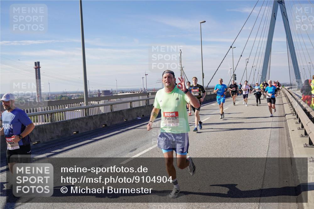 03.10.2025 - Köhlbrandbrückenlauf Michael Burmester http://msf.ph/oto/9104904 03.10.2025 12:48:53 Position 2 6588 meine-sportfotos.de