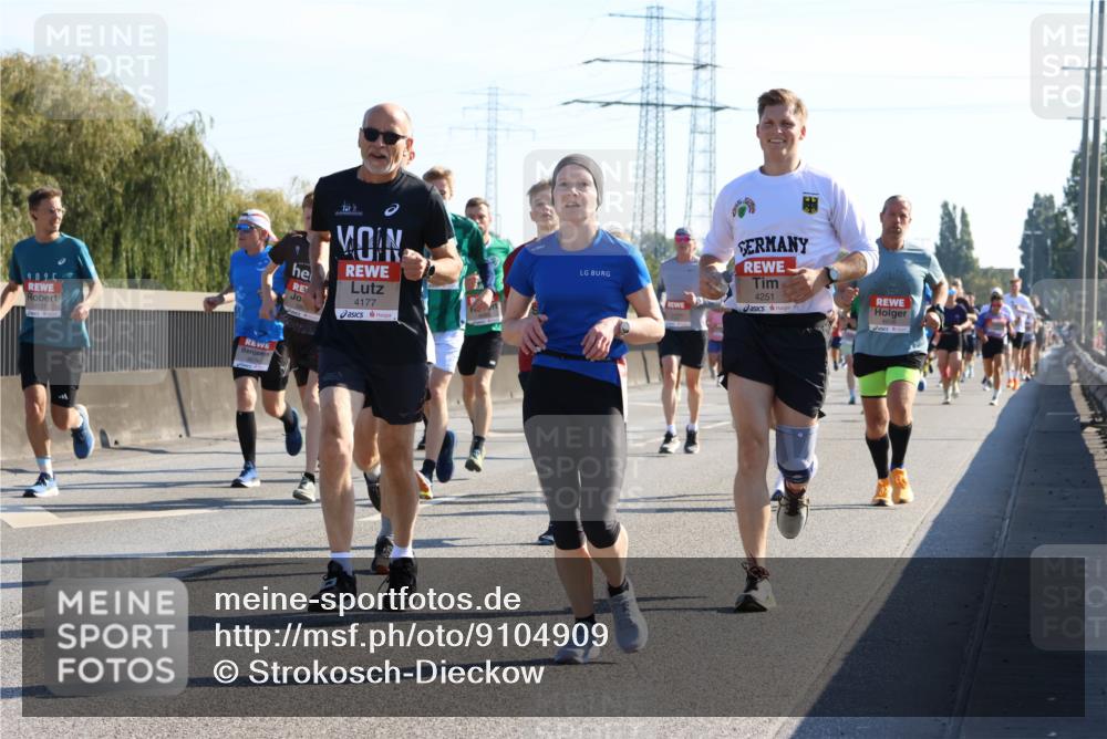 03.10.2025 - Köhlbrandbrückenlauf Strokosch-Dieckow http://msf.ph/oto/9104909 03.10.2025 12:13:59 Position 3 4137, 4177, 4251 meine-sportfotos.de