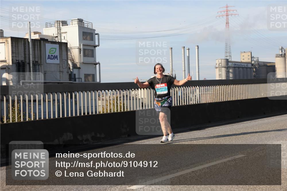 03.10.2025 - Köhlbrandbrückenlauf Lena Gebhardt http://msf.ph/oto/9104912 03.10.2025 10:12:42 Position 2  meine-sportfotos.de