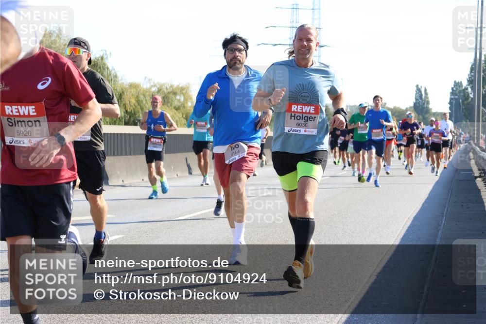 03.10.2025 - Köhlbrandbrückenlauf Strokosch-Dieckow http://msf.ph/oto/9104924 03.10.2025 12:14:02 Position 3 5926, 6154, 6036 meine-sportfotos.de