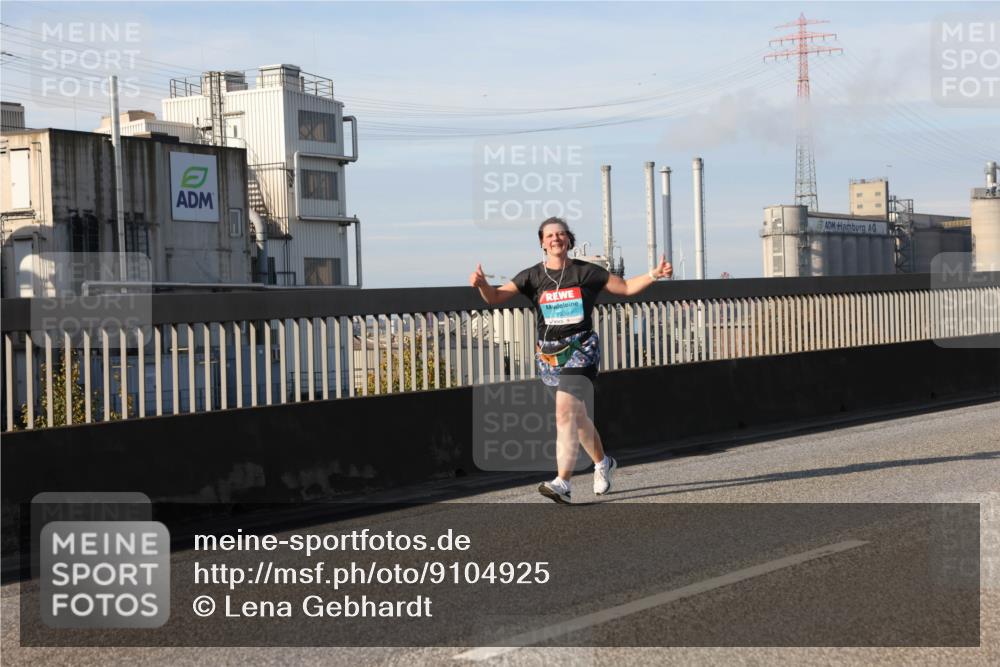 03.10.2025 - Köhlbrandbrückenlauf Lena Gebhardt http://msf.ph/oto/9104925 03.10.2025 10:12:42 Position 2  meine-sportfotos.de
