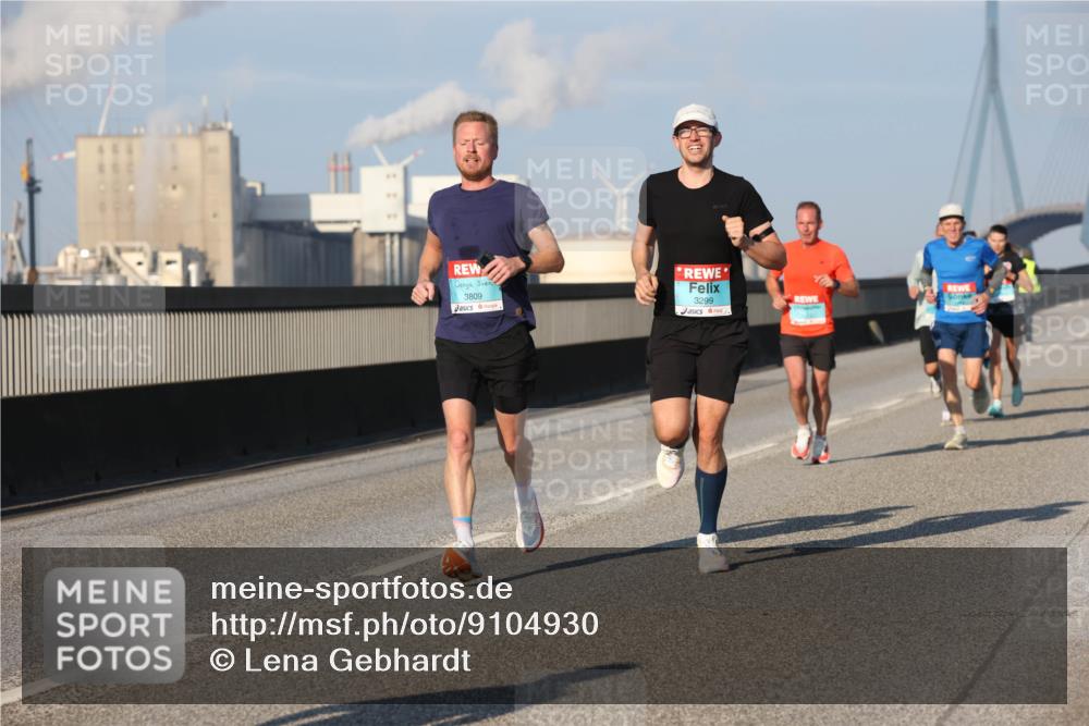03.10.2025 - Köhlbrandbrückenlauf Lena Gebhardt http://msf.ph/oto/9104930 03.10.2025 09:38:49 Position 2 3809, 3299 meine-sportfotos.de