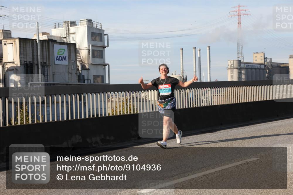 03.10.2025 - Köhlbrandbrückenlauf Lena Gebhardt http://msf.ph/oto/9104936 03.10.2025 10:12:42 Position 2 1001, 2938 meine-sportfotos.de