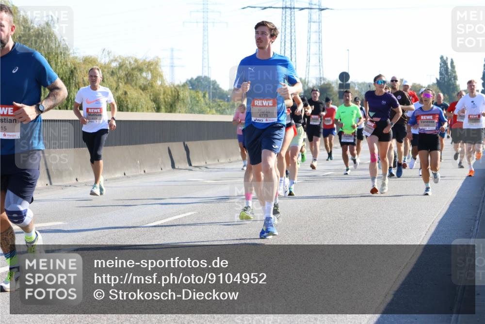 03.10.2025 - Köhlbrandbrückenlauf Strokosch-Dieckow http://msf.ph/oto/9104952 03.10.2025 12:14:06 Position 3 15, 6775, 4206 meine-sportfotos.de