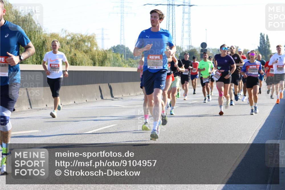 03.10.2025 - Köhlbrandbrückenlauf Strokosch-Dieckow http://msf.ph/oto/9104957 03.10.2025 12:14:06 Position 3 4074, 6775, 4206 meine-sportfotos.de