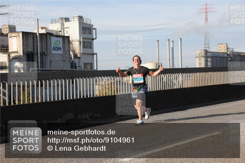 03.10.2025 - Köhlbrandbrückenlauf Lena Gebhardt http://msf.ph/oto/9104961 03.10.2025 10:12:42 Position 2 2936 meine-sportfotos.de