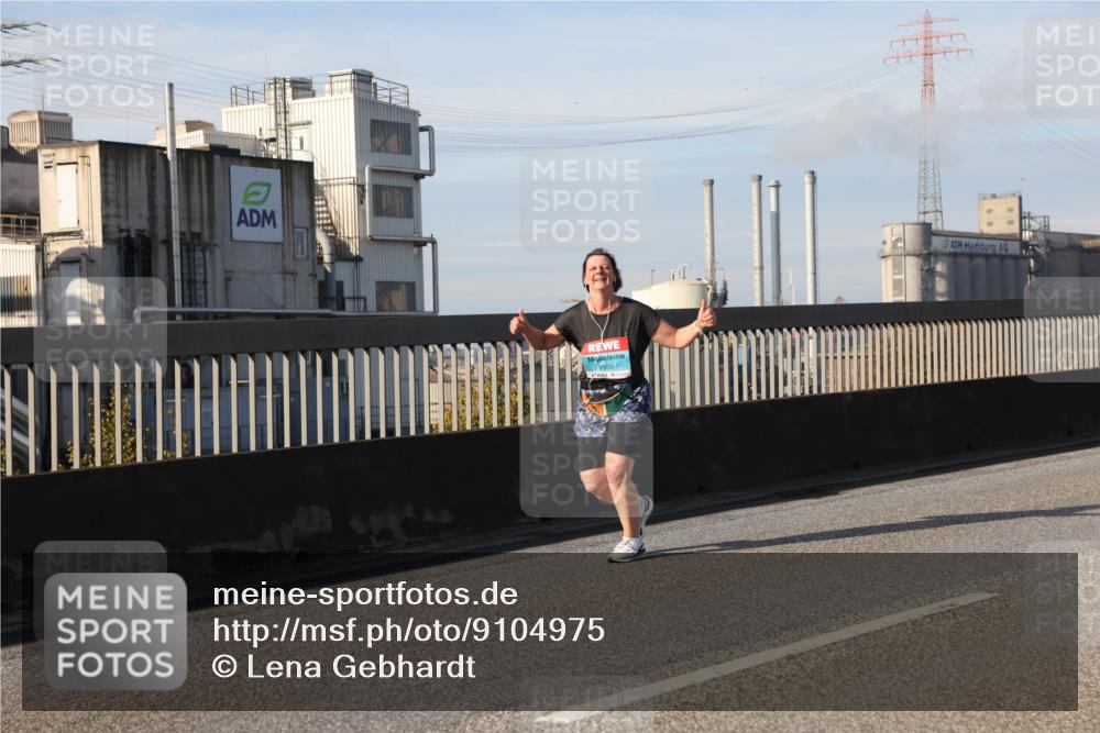 03.10.2025 - Köhlbrandbrückenlauf Lena Gebhardt http://msf.ph/oto/9104975 03.10.2025 10:12:42 Position 2  meine-sportfotos.de