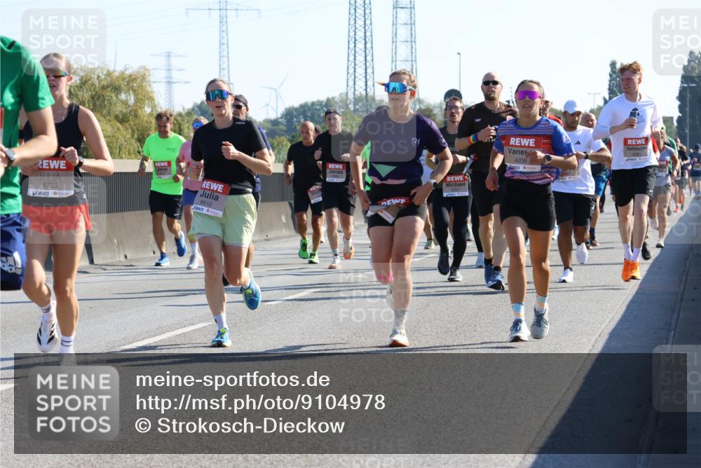 03.10.2025 - Köhlbrandbrückenlauf Strokosch-Dieckow http://msf.ph/oto/9104978 03.10.2025 12:14:08 Position 3 6769, 6612, 1, 6251, 4206, 4491 meine-sportfotos.de