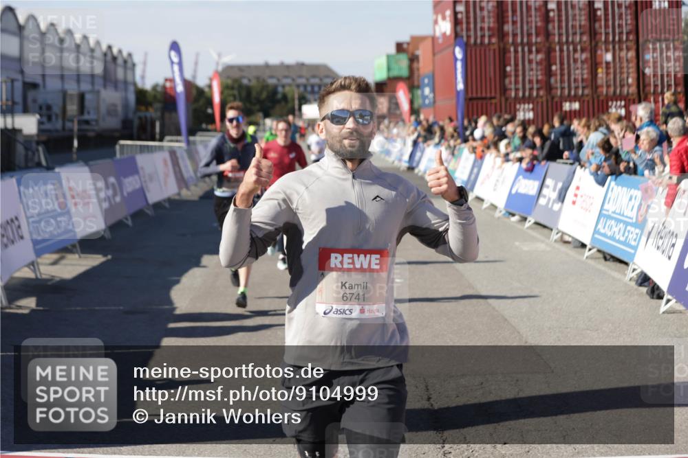 03.10.2025 - Köhlbrandbrückenlauf Jannik Wohlers http://msf.ph/oto/9104999 03.10.2025 12:58:26 Ziel 4083, 4099, 5706, 5775, 6152, 6617, 6717, 6732, 6741 meine-sportfotos.de