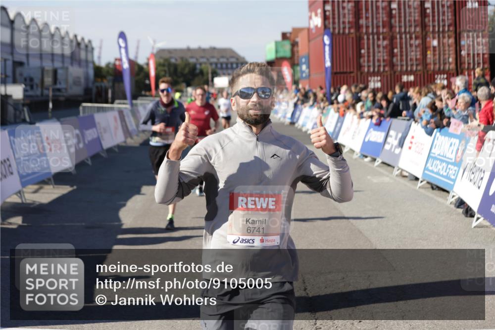 03.10.2025 - Köhlbrandbrückenlauf Jannik Wohlers http://msf.ph/oto/9105005 03.10.2025 12:58:26 Ziel 4083, 4099, 5706, 5775, 6152, 6617, 6717, 6732, 6741 meine-sportfotos.de
