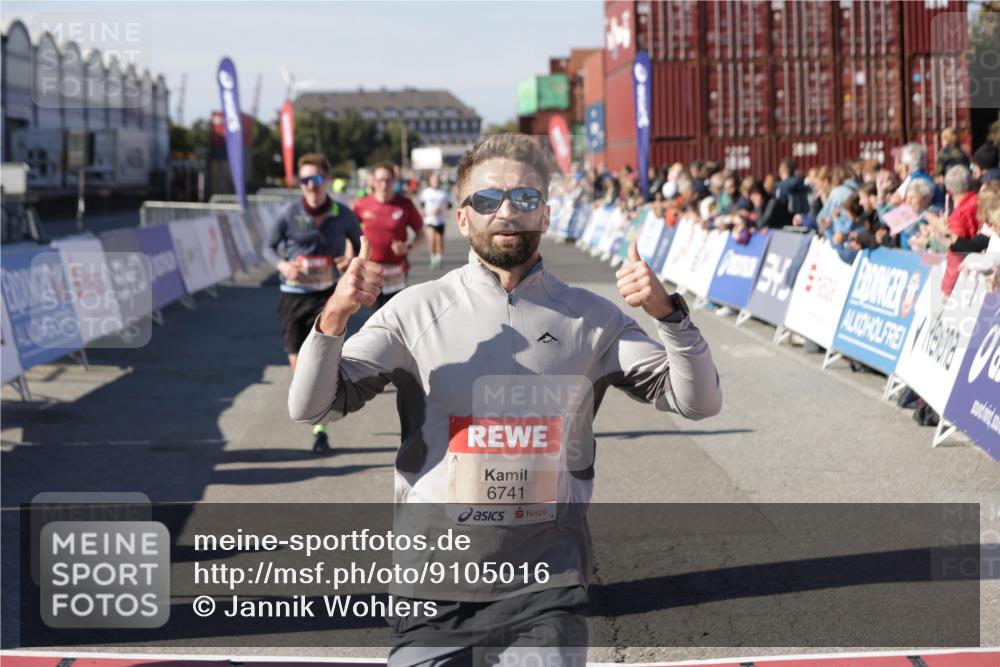 03.10.2025 - Köhlbrandbrückenlauf Jannik Wohlers http://msf.ph/oto/9105016 03.10.2025 12:58:26 Ziel 4083, 4099, 5706, 5775, 6152, 6617, 6717, 6732, 6741 meine-sportfotos.de