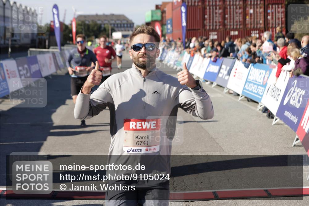 03.10.2025 - Köhlbrandbrückenlauf Jannik Wohlers http://msf.ph/oto/9105024 03.10.2025 12:58:26 Ziel 4083, 4099, 5706, 5775, 6152, 6617, 6717, 6732, 6741 meine-sportfotos.de