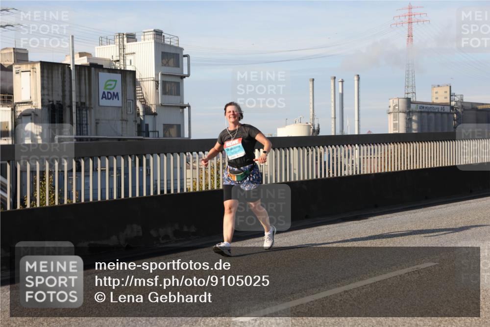 03.10.2025 - Köhlbrandbrückenlauf Lena Gebhardt http://msf.ph/oto/9105025 03.10.2025 10:12:42 Position 2 2936, 1 meine-sportfotos.de