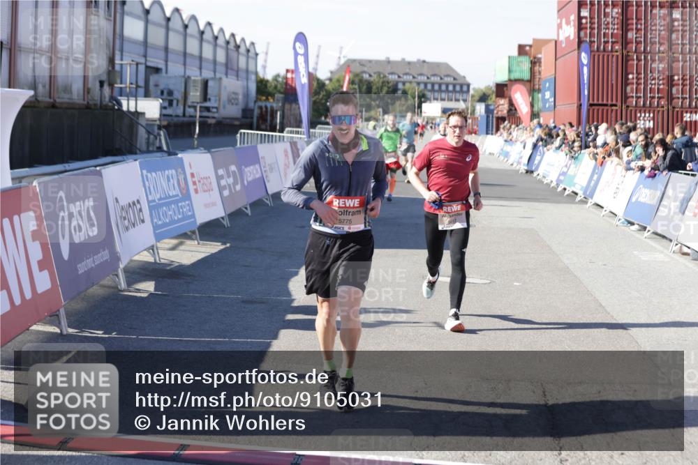 03.10.2025 - Köhlbrandbrückenlauf Jannik Wohlers http://msf.ph/oto/9105031 03.10.2025 12:58:27 Ziel 4083, 4099, 5706, 5775, 6152, 6617, 6732, 6741 meine-sportfotos.de