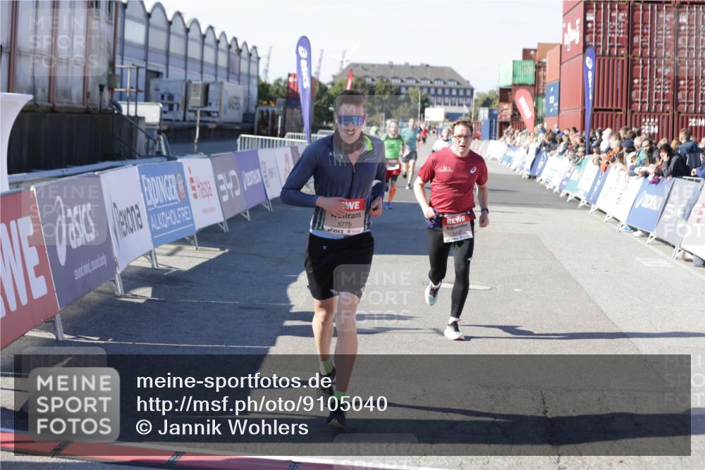 03.10.2025 - Köhlbrandbrückenlauf Jannik Wohlers http://msf.ph/oto/9105040 03.10.2025 12:58:27 Ziel 4083, 4099, 5706, 5775, 6152, 6617, 6732, 6741 meine-sportfotos.de