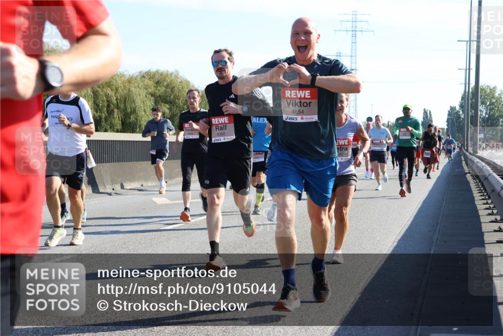 03.10.2025 - Köhlbrandbrückenlauf Strokosch-Dieckow http://msf.ph/oto/9105044 03.10.2025 12:14:18 Position 3 6390, 4654, 62 meine-sportfotos.de