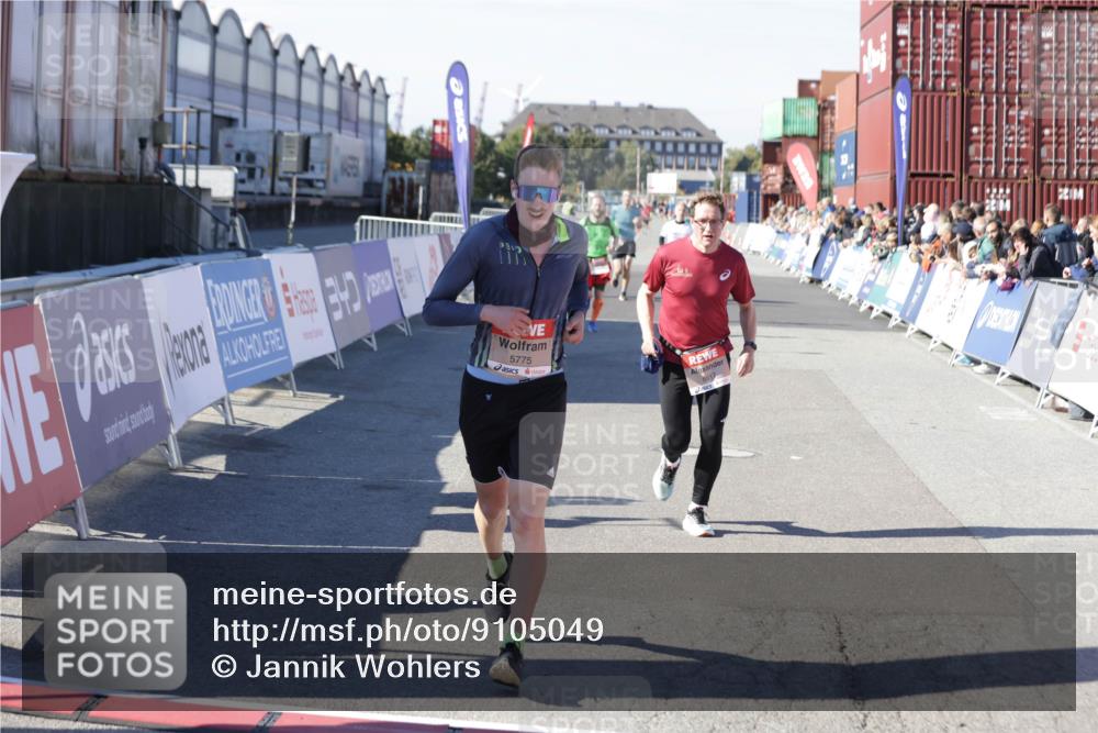 03.10.2025 - Köhlbrandbrückenlauf Jannik Wohlers http://msf.ph/oto/9105049 03.10.2025 12:58:27 Ziel 4083, 4099, 5706, 5775, 6152, 6617, 6732, 6741 meine-sportfotos.de
