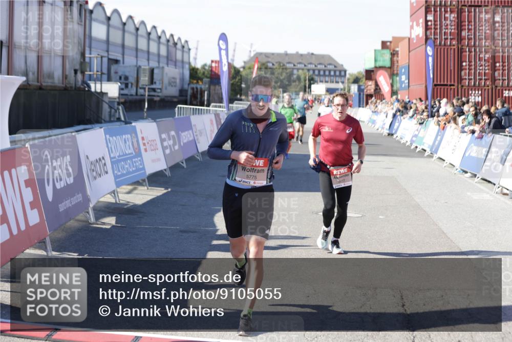 03.10.2025 - Köhlbrandbrückenlauf Jannik Wohlers http://msf.ph/oto/9105055 03.10.2025 12:58:28 Ziel 4083, 4084, 4099, 5706, 5775, 6617, 6732, 6741 meine-sportfotos.de