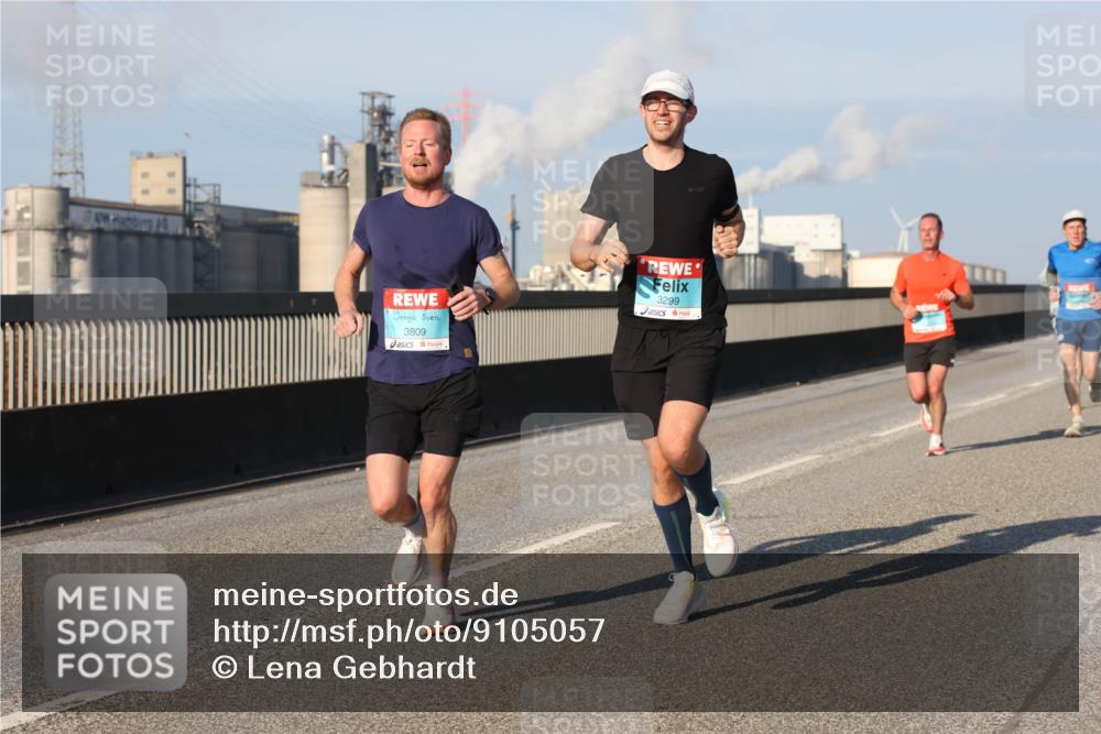 03.10.2025 - Köhlbrandbrückenlauf Lena Gebhardt http://msf.ph/oto/9105057 03.10.2025 09:38:51 Position 2 3809, 3299 meine-sportfotos.de