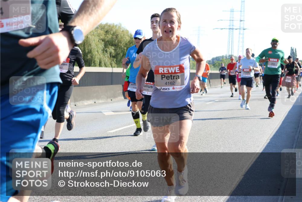 03.10.2025 - Köhlbrandbrückenlauf Strokosch-Dieckow http://msf.ph/oto/9105063 03.10.2025 12:14:19 Position 3 42, 609, 4475, 4162 meine-sportfotos.de