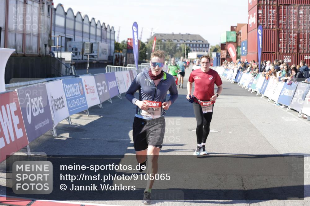 03.10.2025 - Köhlbrandbrückenlauf Jannik Wohlers http://msf.ph/oto/9105065 03.10.2025 12:58:28 Ziel 4083, 4084, 4099, 5706, 5775, 6617, 6732, 6741 meine-sportfotos.de