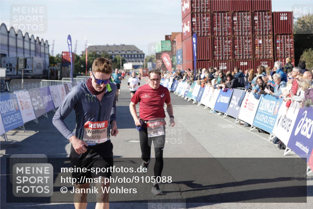 03.10.2025 - Köhlbrandbrückenlauf Jannik Wohlers http://msf.ph/oto/9105088 03.10.2025 12:58:28 Ziel 4083, 4084, 4099, 5706, 5775, 6617, 6732, 6741 meine-sportfotos.de