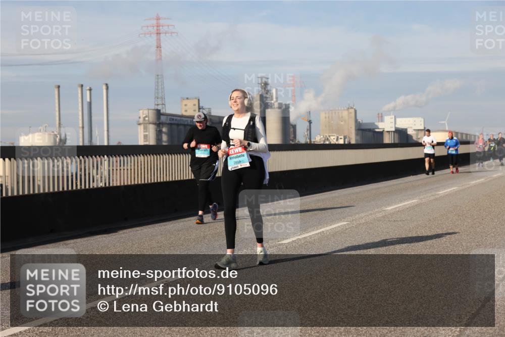 03.10.2025 - Köhlbrandbrückenlauf Lena Gebhardt http://msf.ph/oto/9105096 03.10.2025 10:12:44 Position 2 2859 meine-sportfotos.de