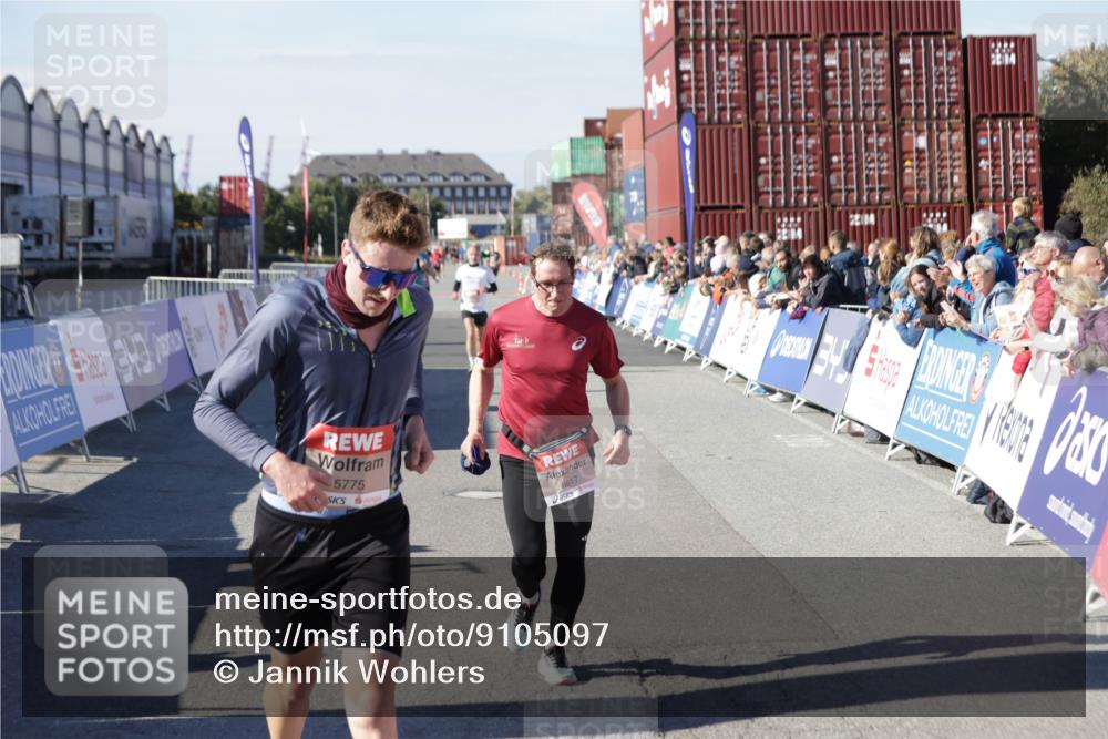 03.10.2025 - Köhlbrandbrückenlauf Jannik Wohlers http://msf.ph/oto/9105097 03.10.2025 12:58:28 Ziel 4083, 4084, 4099, 5706, 5775, 6617, 6732, 6741 meine-sportfotos.de