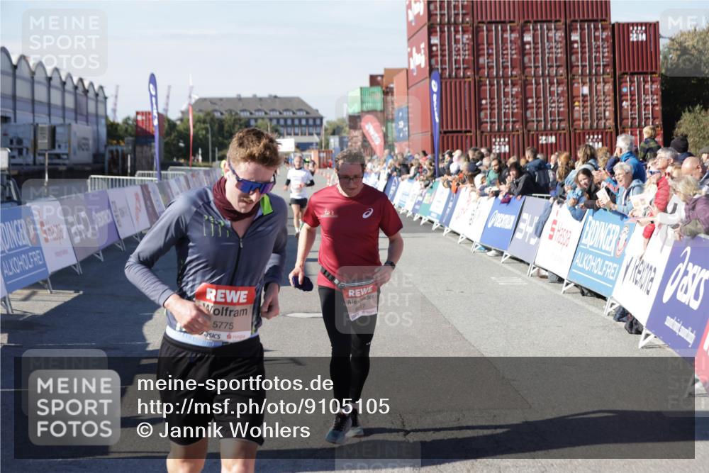 03.10.2025 - Köhlbrandbrückenlauf Jannik Wohlers http://msf.ph/oto/9105105 03.10.2025 12:58:28 Ziel 4083, 4084, 4099, 5706, 5775, 6617, 6732, 6741 meine-sportfotos.de