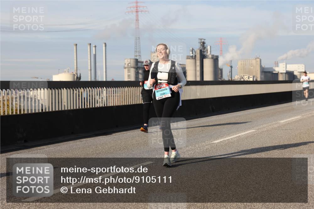 03.10.2025 - Köhlbrandbrückenlauf Lena Gebhardt http://msf.ph/oto/9105111 03.10.2025 10:12:44 Position 2 2859 meine-sportfotos.de