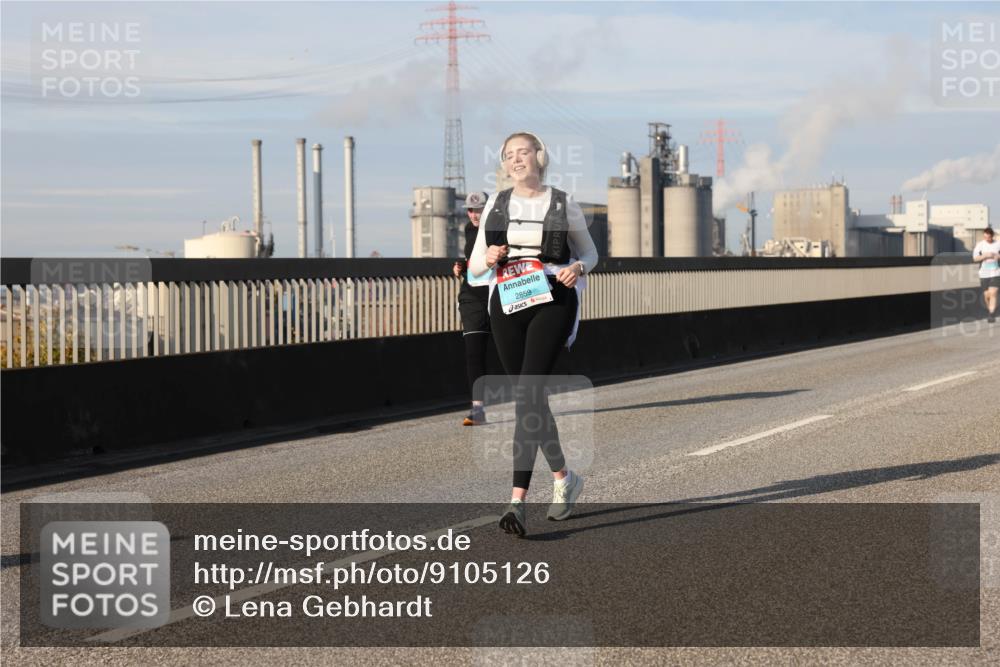 03.10.2025 - Köhlbrandbrückenlauf Lena Gebhardt http://msf.ph/oto/9105126 03.10.2025 10:12:44 Position 2 2859 meine-sportfotos.de
