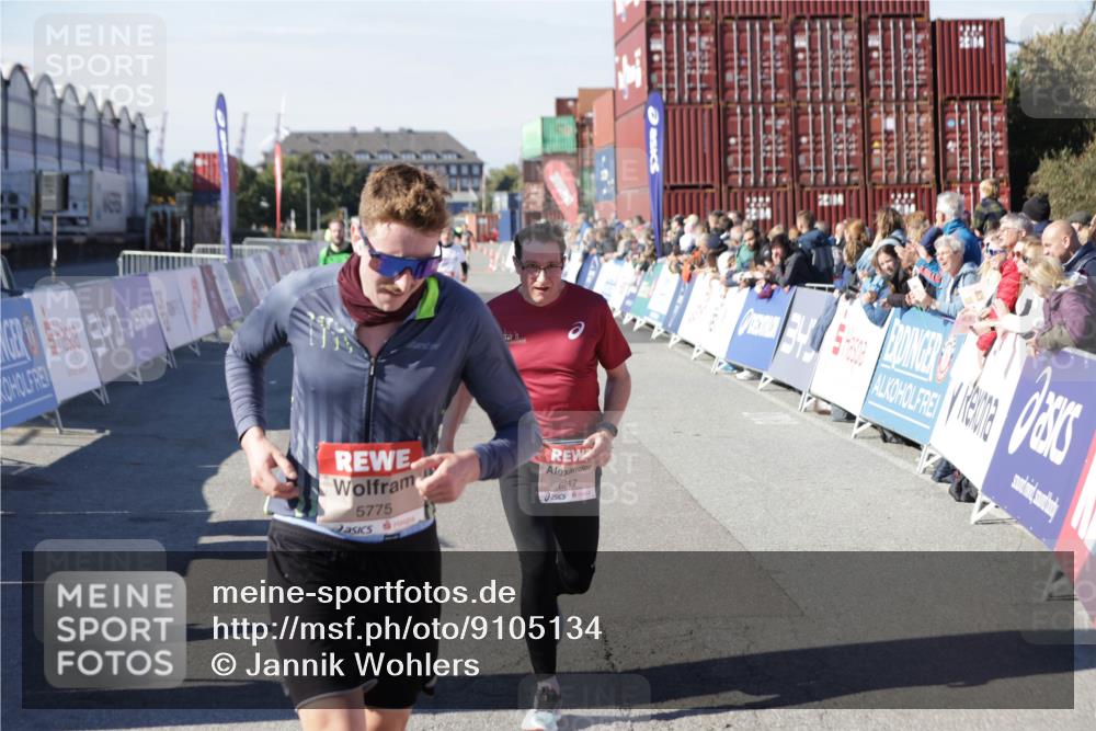 03.10.2025 - Köhlbrandbrückenlauf Jannik Wohlers http://msf.ph/oto/9105134 03.10.2025 12:58:28 Ziel 4083, 4084, 4099, 5706, 5775, 6617, 6732, 6741 meine-sportfotos.de