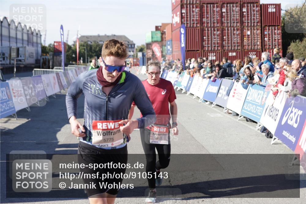 03.10.2025 - Köhlbrandbrückenlauf Jannik Wohlers http://msf.ph/oto/9105143 03.10.2025 12:58:29 Ziel 4083, 4084, 4241, 5706, 5775, 6617, 6732, 6741 meine-sportfotos.de