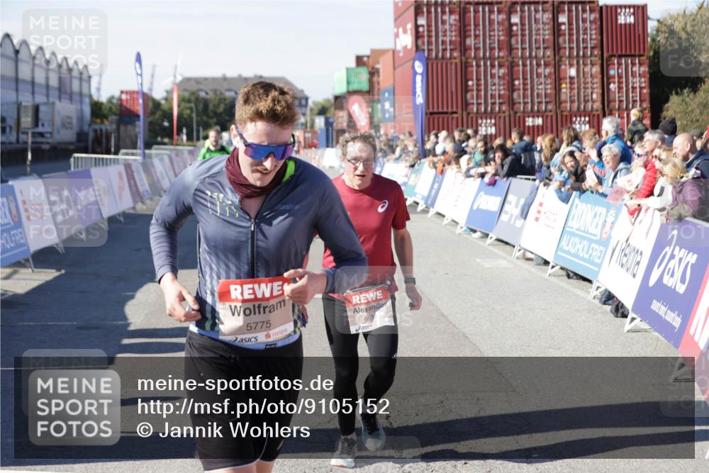 03.10.2025 - Köhlbrandbrückenlauf Jannik Wohlers http://msf.ph/oto/9105152 03.10.2025 12:58:29 Ziel 4083, 4084, 4241, 5706, 5775, 6617, 6732, 6741 meine-sportfotos.de