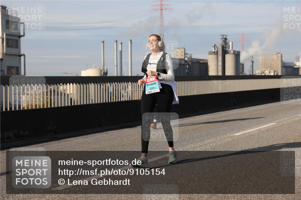 03.10.2025 - Köhlbrandbrückenlauf Lena Gebhardt http://msf.ph/oto/9105154 03.10.2025 10:12:45 Position 2 2859 meine-sportfotos.de