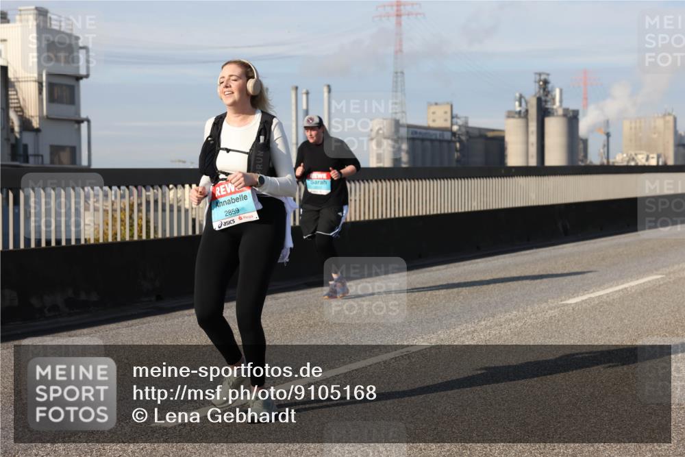 03.10.2025 - Köhlbrandbrückenlauf Lena Gebhardt http://msf.ph/oto/9105168 03.10.2025 10:12:45 Position 2 2859 meine-sportfotos.de