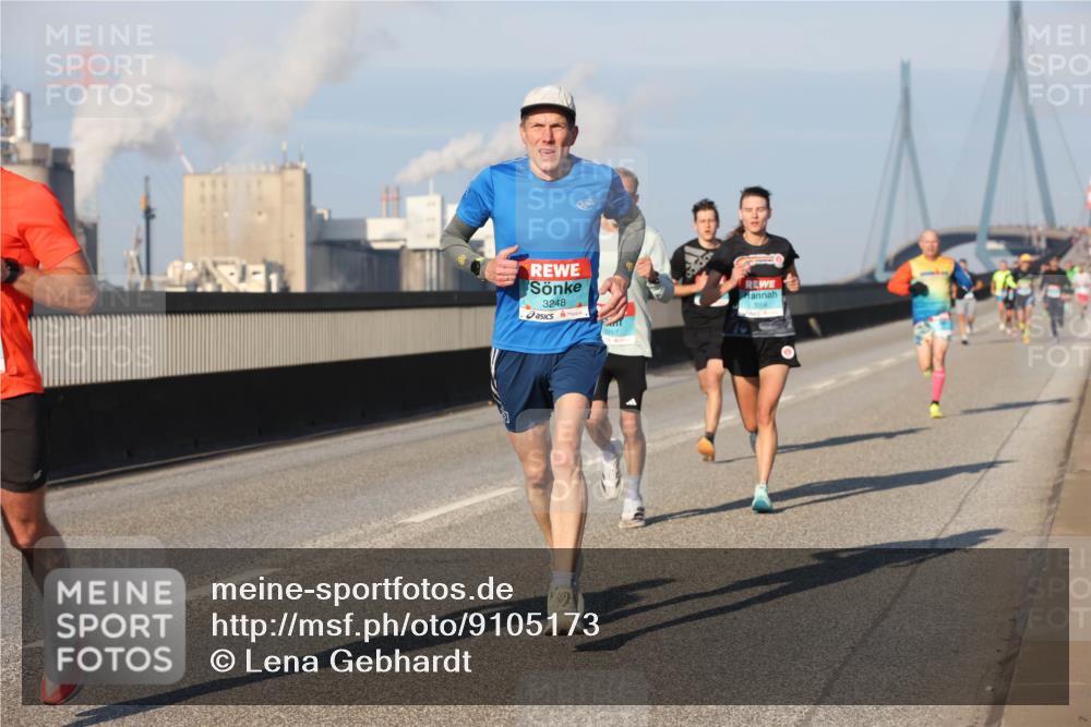 03.10.2025 - Köhlbrandbrückenlauf Lena Gebhardt http://msf.ph/oto/9105173 03.10.2025 09:38:54 Position 2 3248, 3267 meine-sportfotos.de